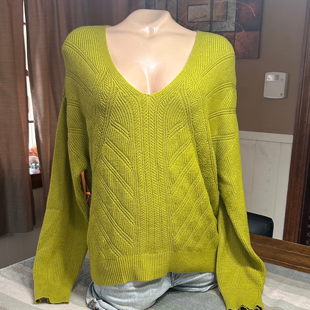 Express V-Neck Cable knit Detail Sweater in Lime Green- med